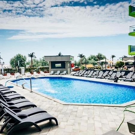Năvodari Michael By The Sea - Alezzi Beach Resort מראה חיצוני תמונה